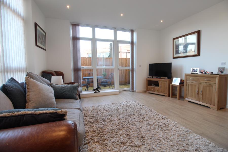Flat Forsyth Road in Woking