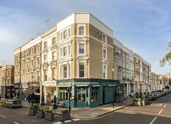 Flat Blenheim Crescent in London