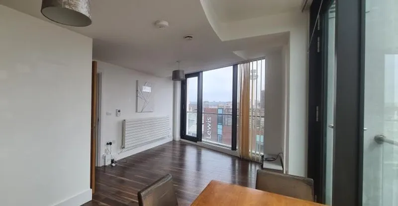 Flat Custom House Place in Liverpool