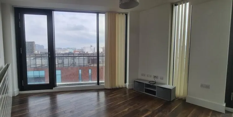 Flat Custom House Place in Liverpool