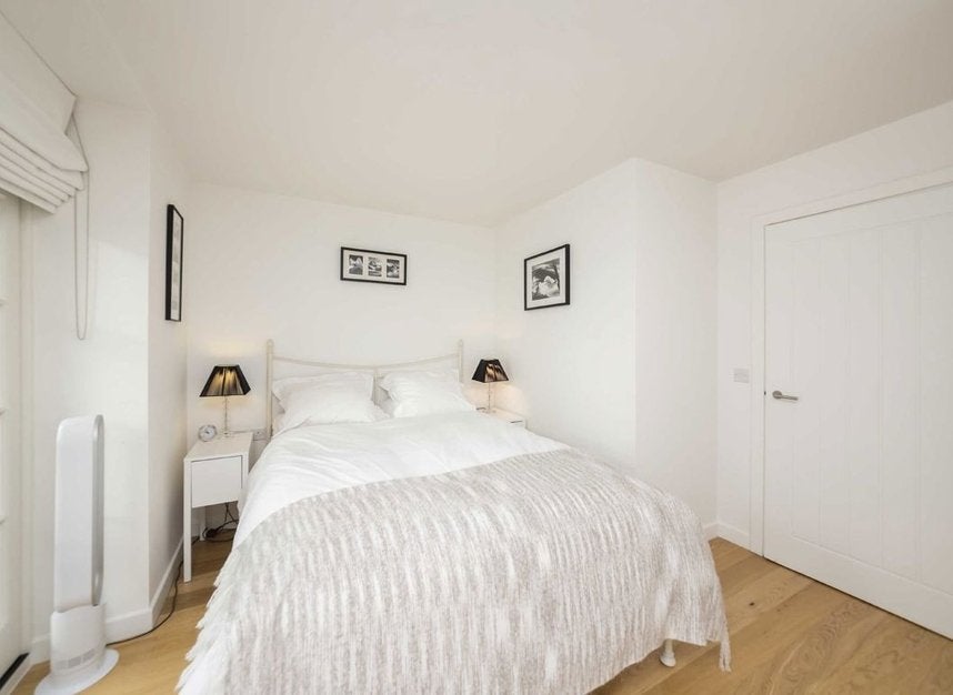 Flat Oakeshott Avenue in Greater London