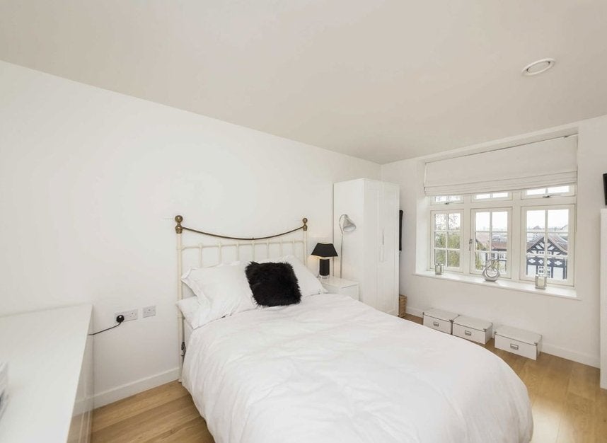 Flat Oakeshott Avenue in Greater London