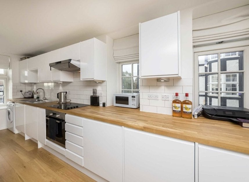 Flat Oakeshott Avenue in Greater London