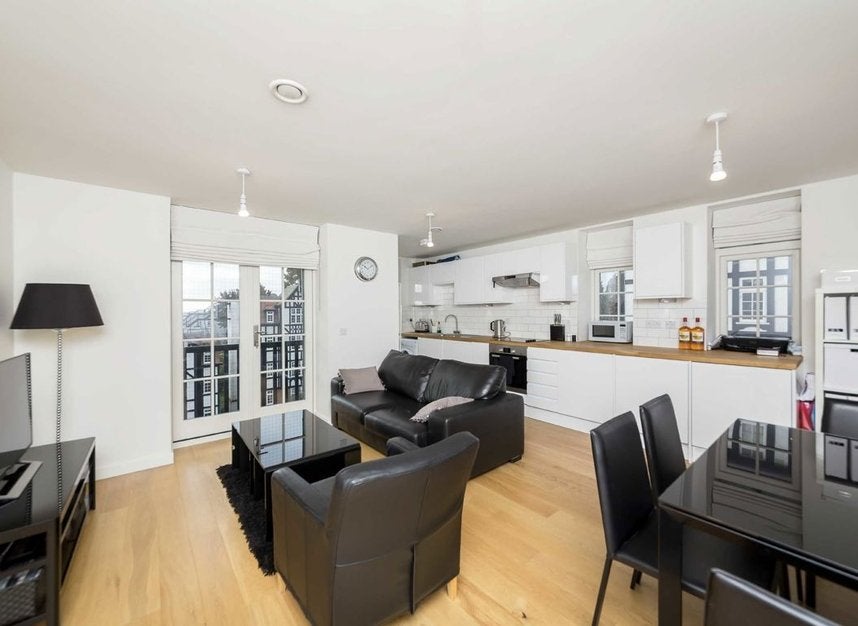 Flat Oakeshott Avenue in Greater London