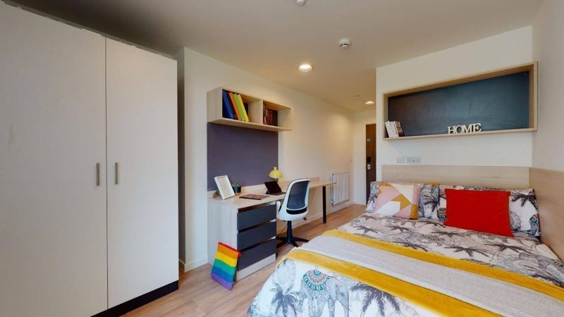 Room Lett Road in Greater London