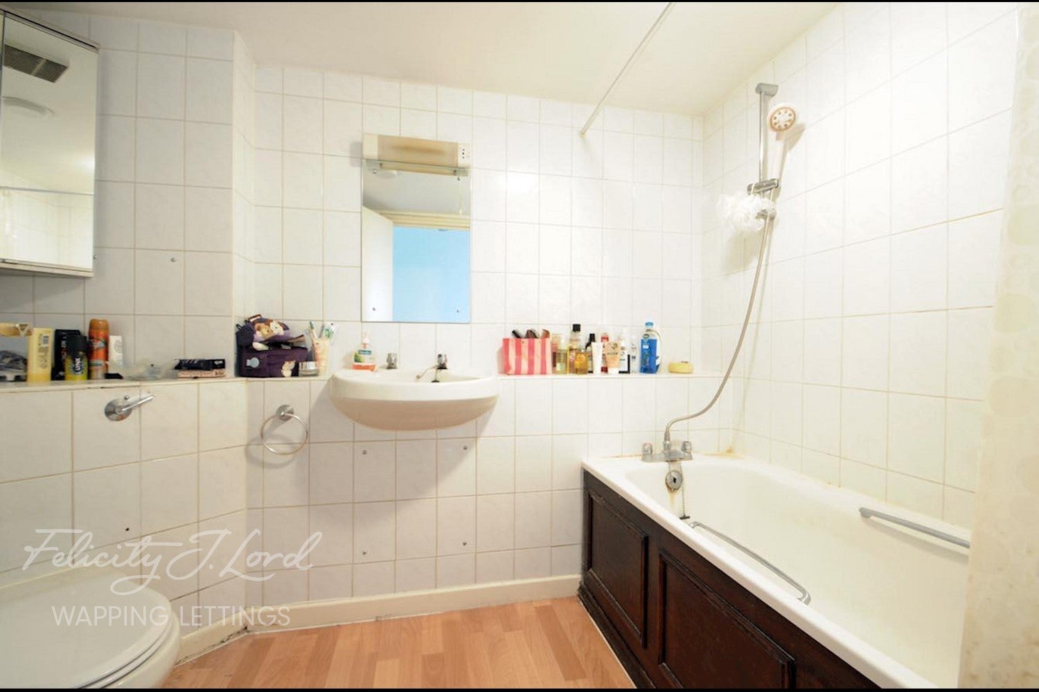 Flat Asher Way in Greater London