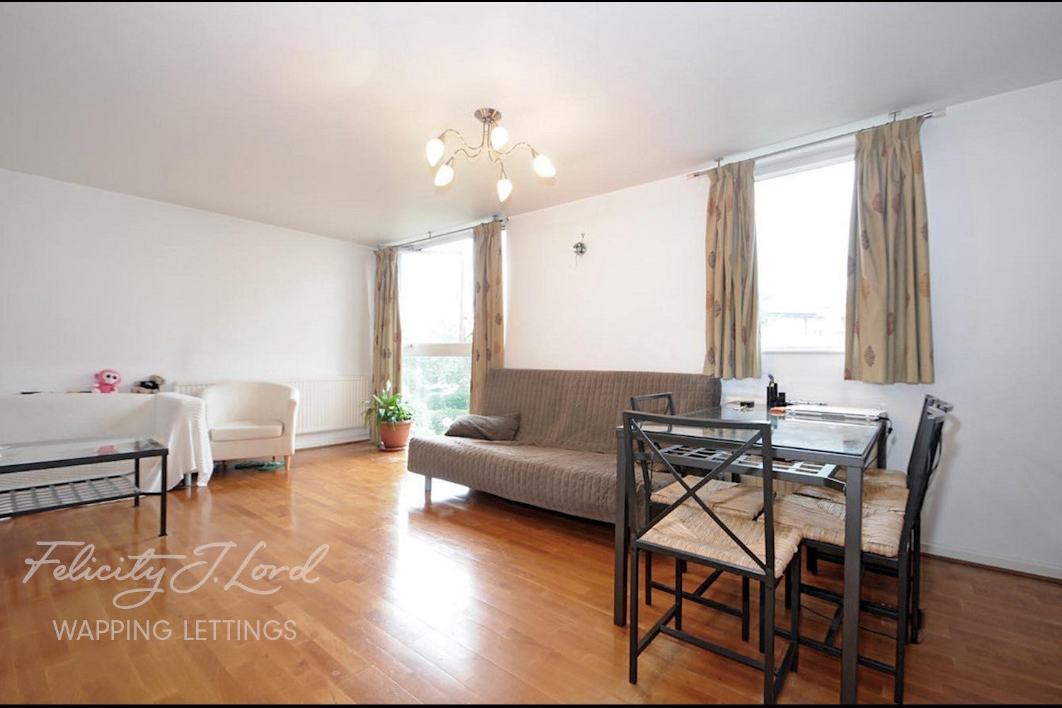 Flat Asher Way in Greater London
