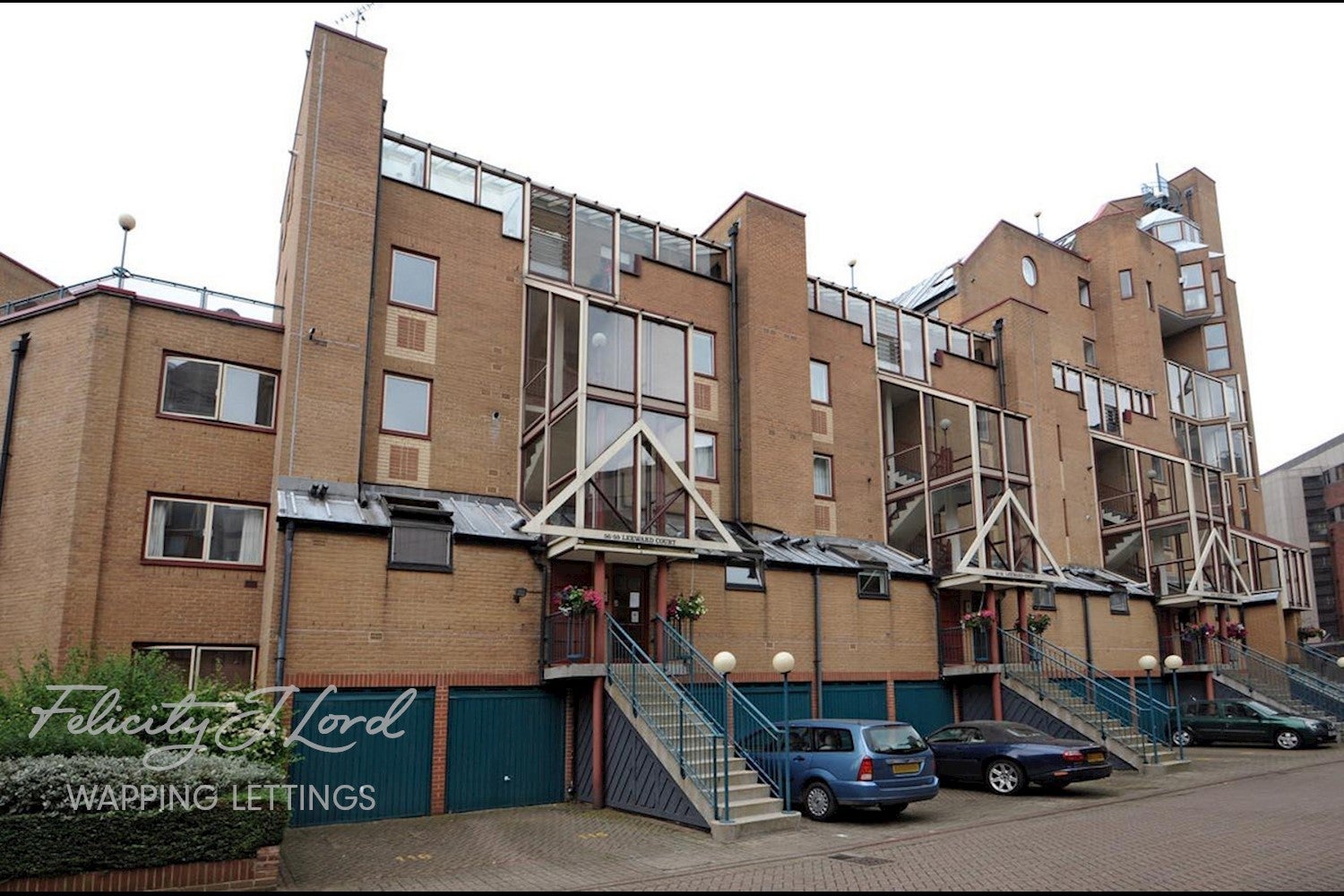 Flat Asher Way in Greater London