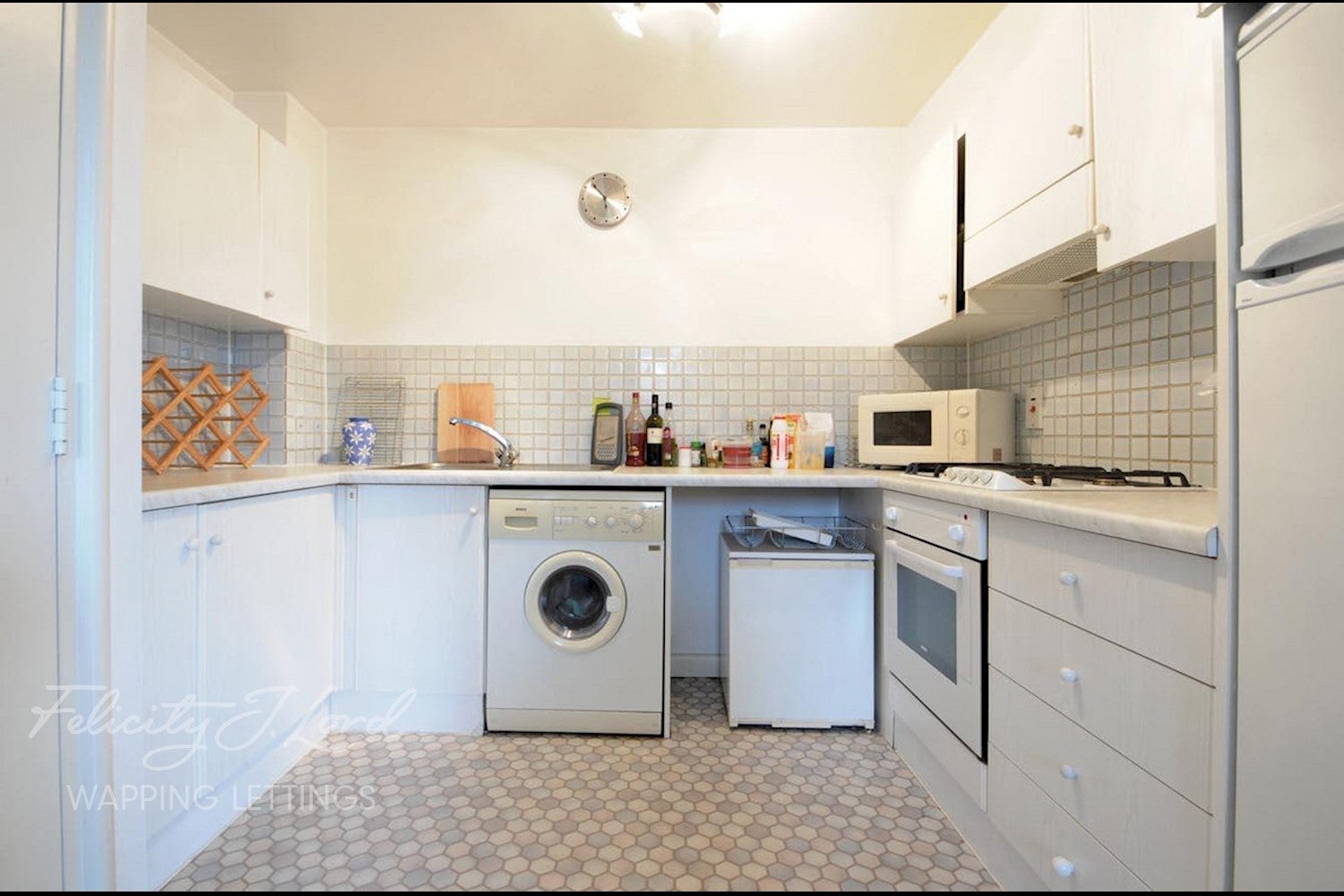 Flat Asher Way in Greater London