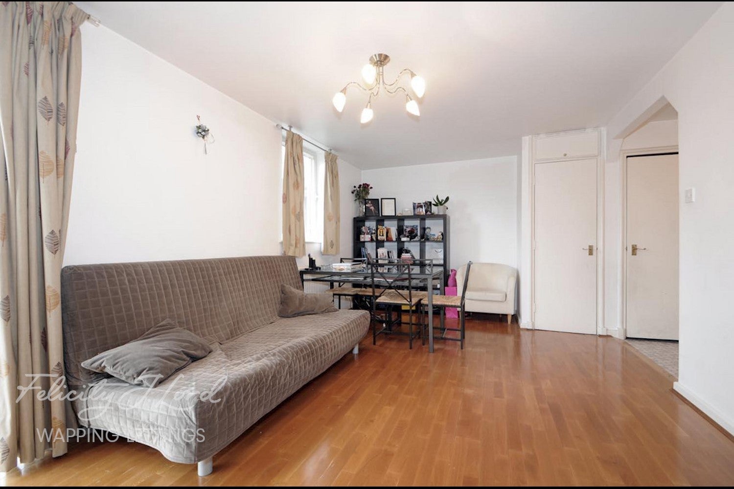 Flat Asher Way in Greater London