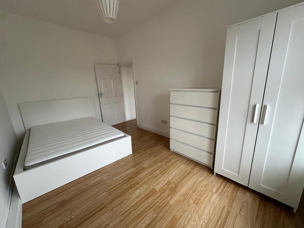 Flat The Vale/Uxbridge Road in Greater London