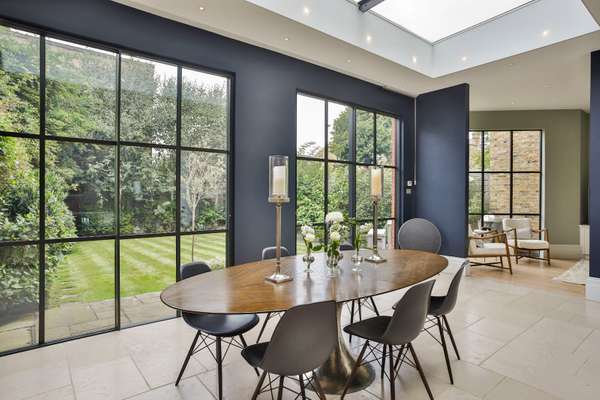 House Ranelagh Avenue in Greater London