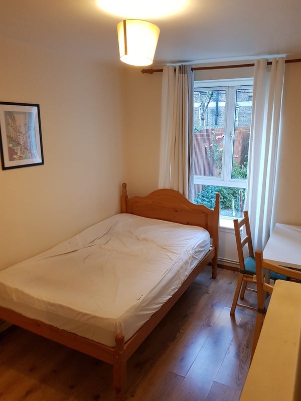 Room King and Queen Street in Greater London