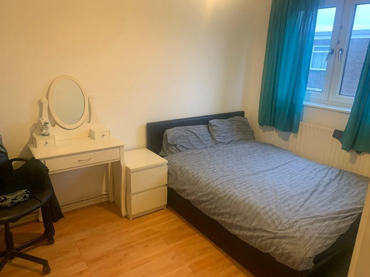 Room Byland Close in Greater London