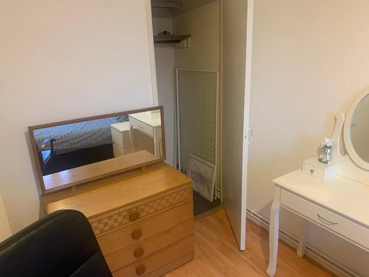 Room Byland Close in Greater London