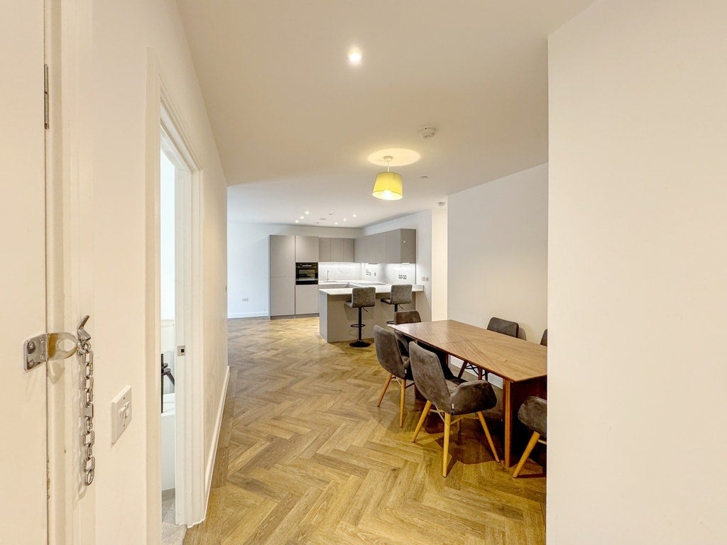 Flat Granville Road in Greater London
