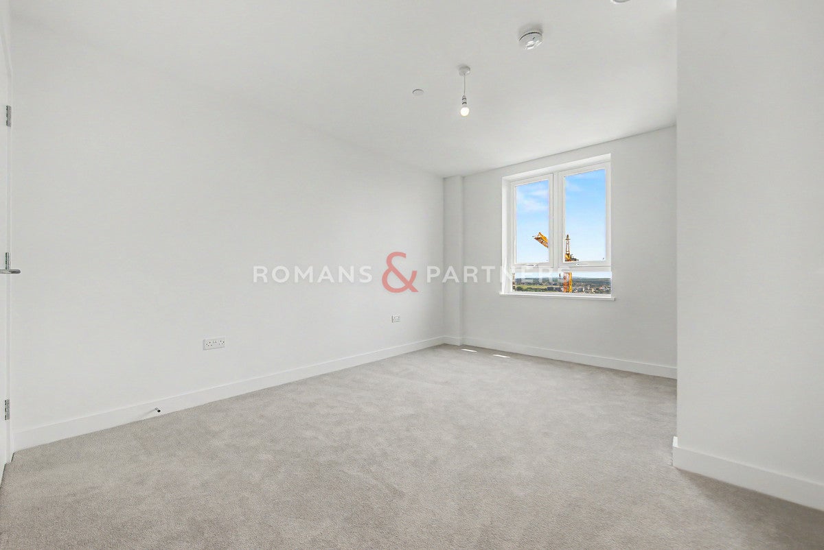 Flat Chequers Lane in Greater London