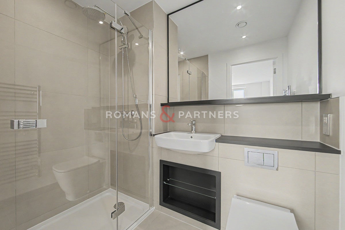 Flat Chequers Lane in Greater London