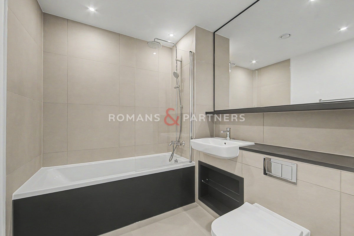 Flat Chequers Lane in Greater London