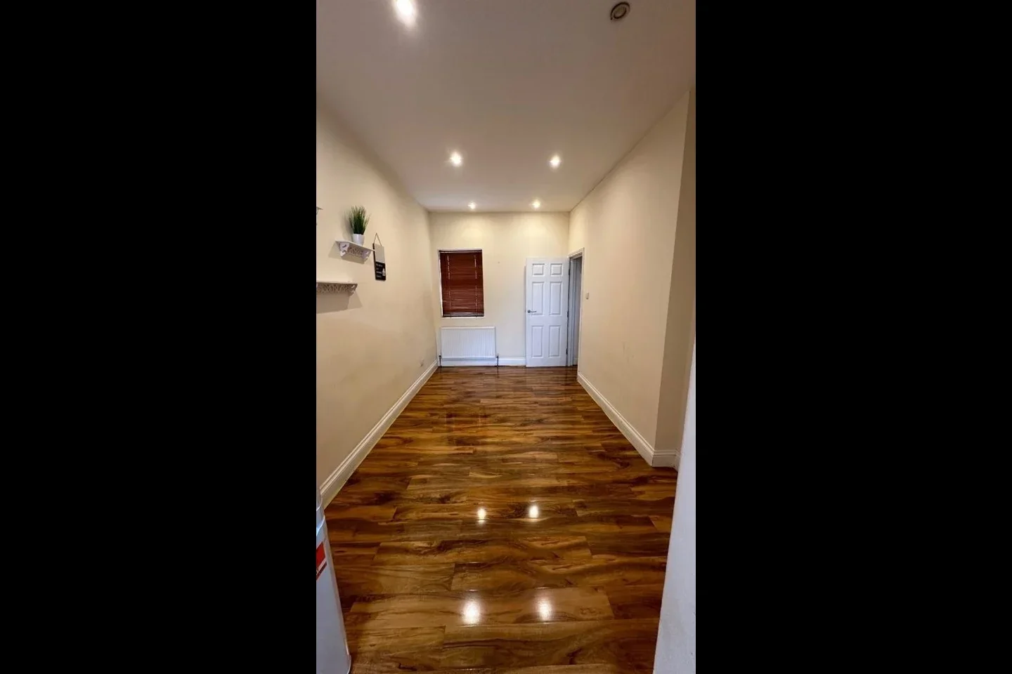 Flat Langthorne Road in Greater London
