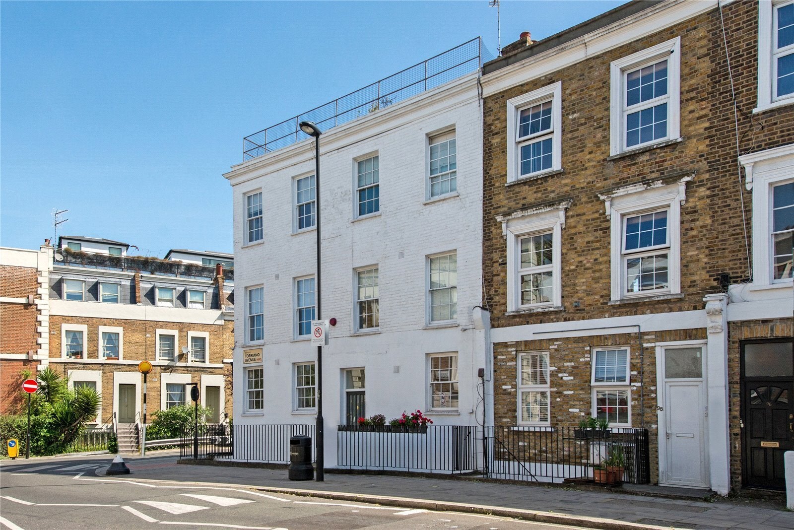 Flat Torriano Avenue in Greater London