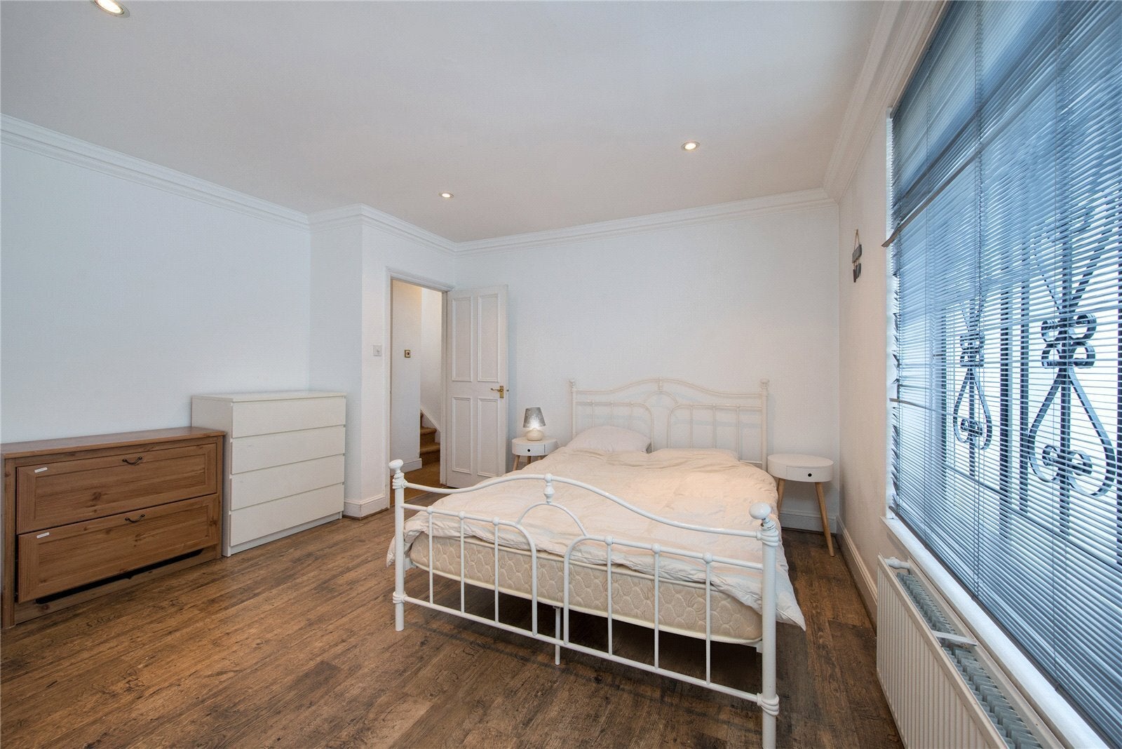 Flat Torriano Avenue in Greater London
