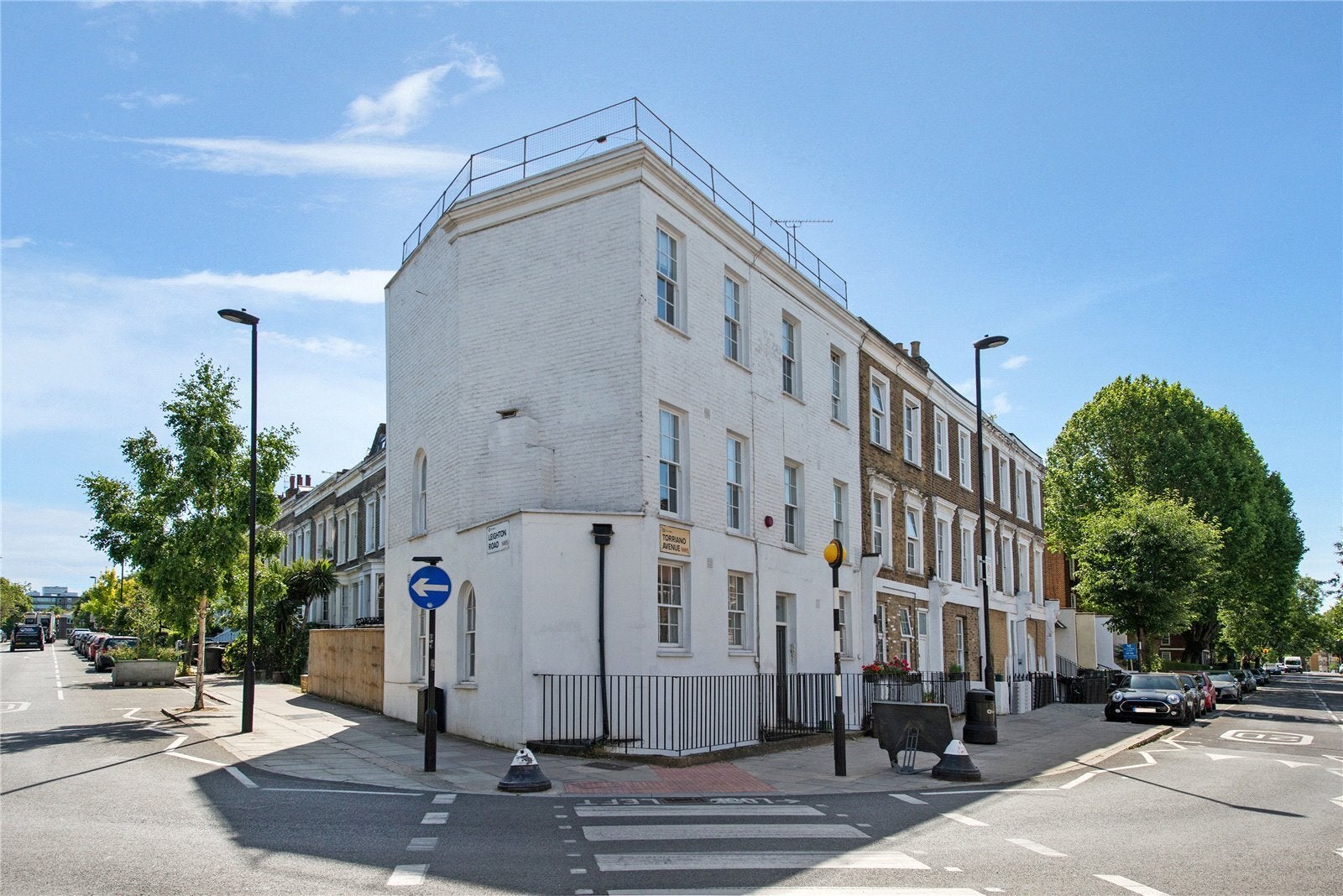 Flat Torriano Avenue in Greater London