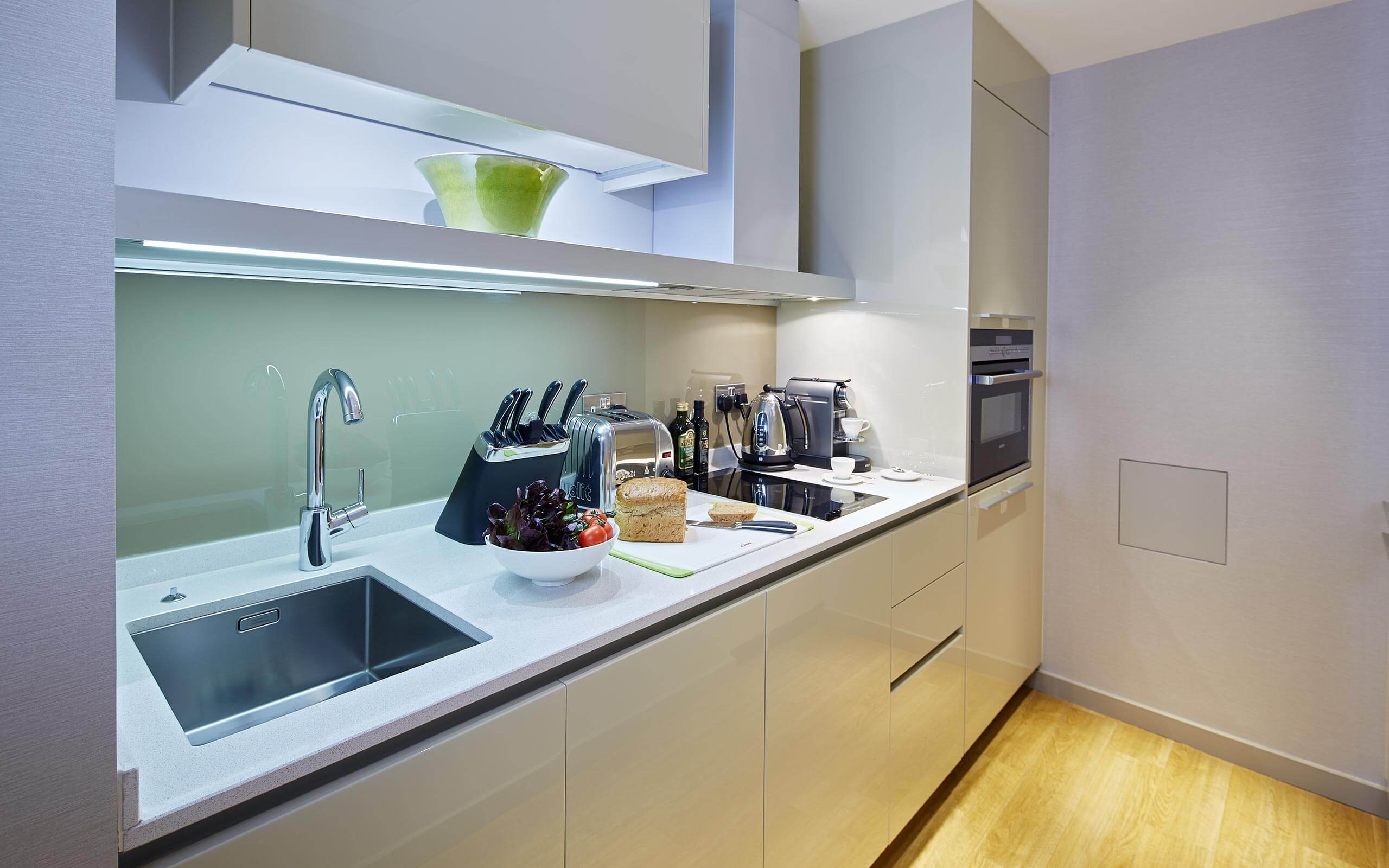 Room Petty Wales in Greater London