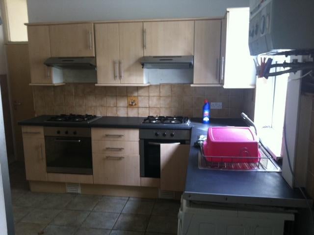 Room Kelvin Road in Cardiff