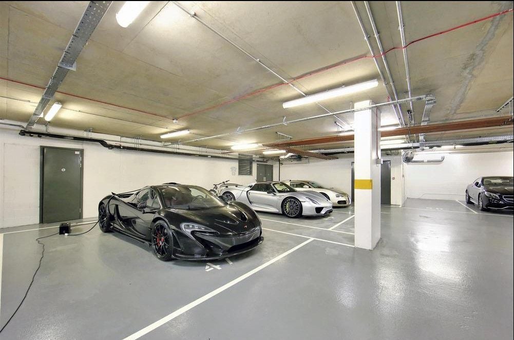Flat Lancelot Place in City of Westminster