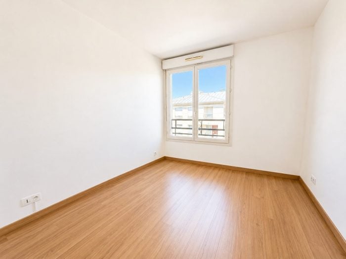 Flat Rue Antonio Gaudi in Guyancourt