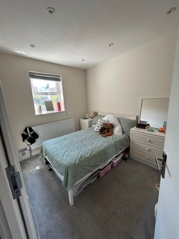 Flat Upper Tooting Road in Greater London