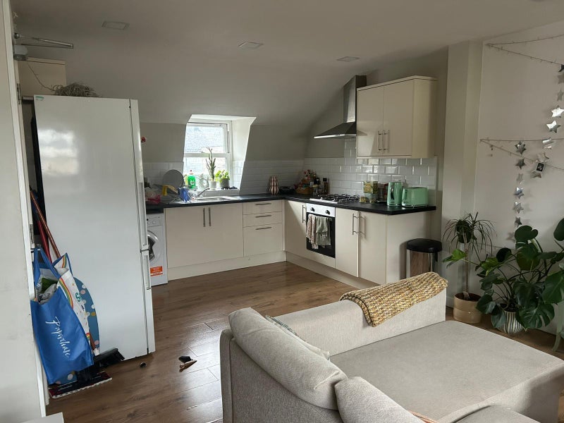 Flat Upper Tooting Road in Greater London