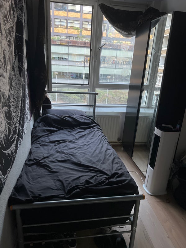 Room Peerless Street in Greater London