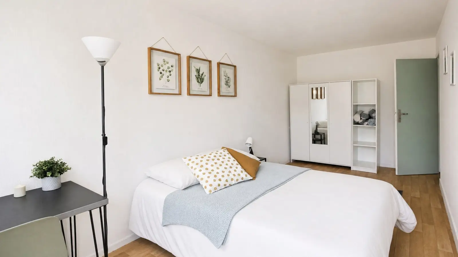 Room Rue Victor Hugo in Levallois-Perret