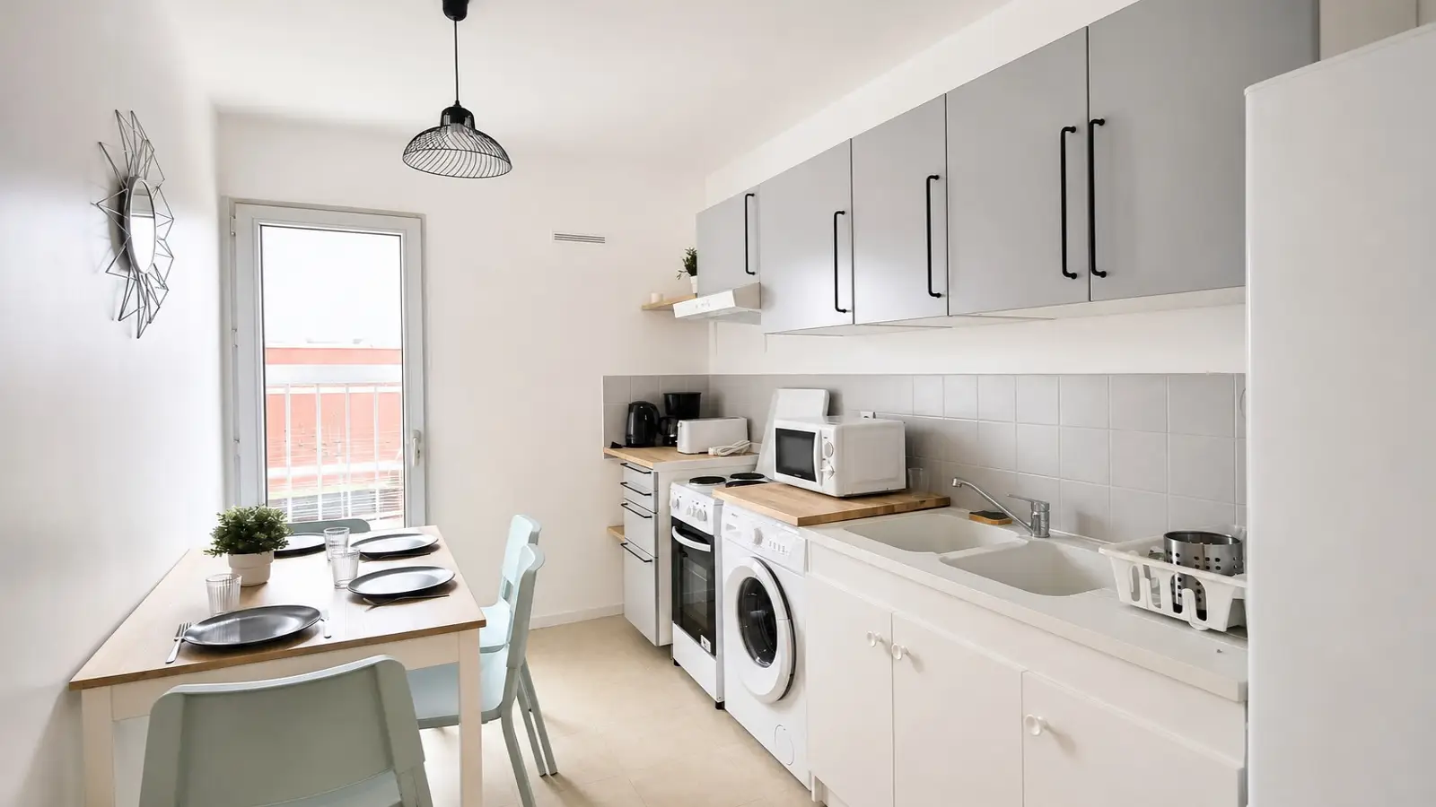 Room Rue Victor Hugo in Levallois-Perret