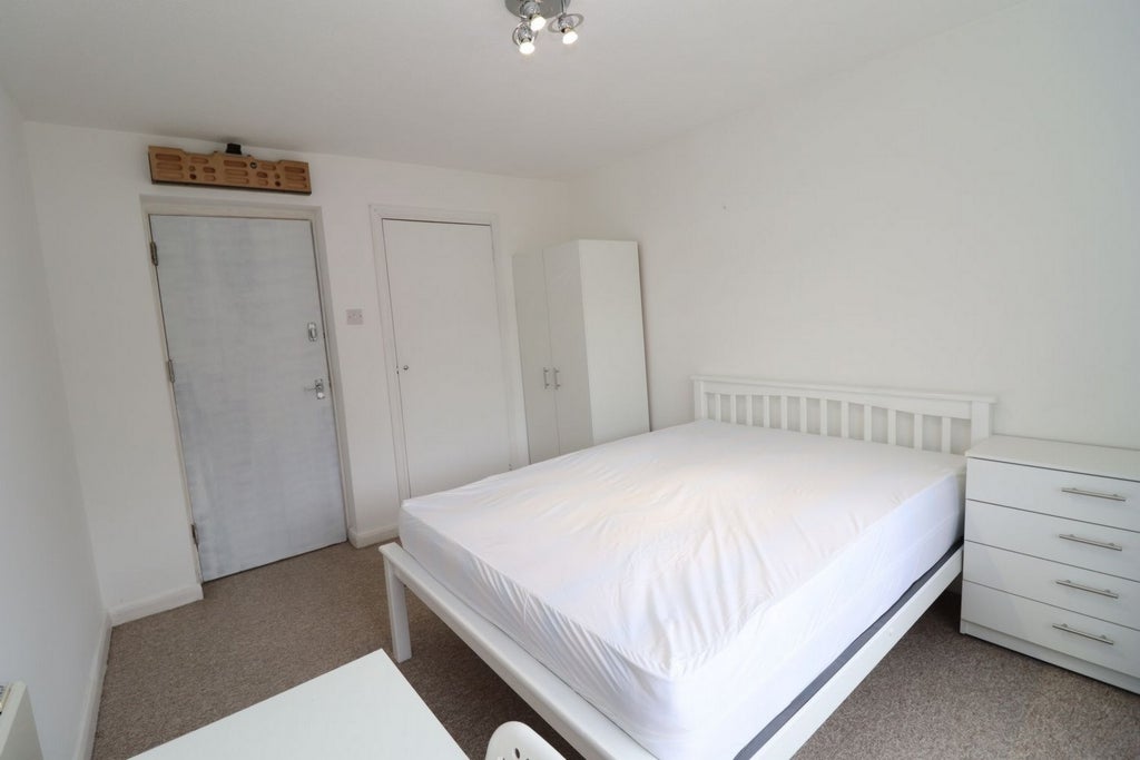 Room Globe Road in Greater London