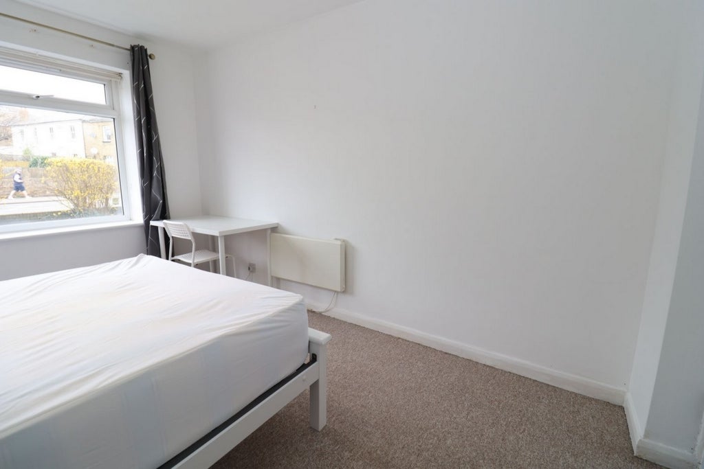Room Globe Road in Greater London