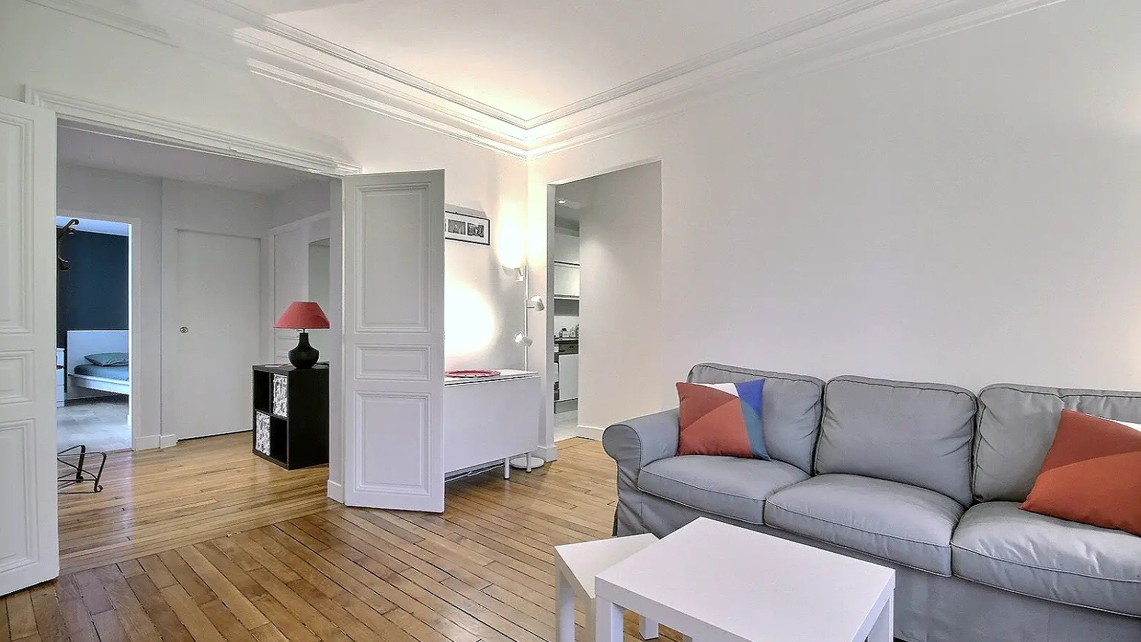 Flat Avenue de Wagram in Paris
