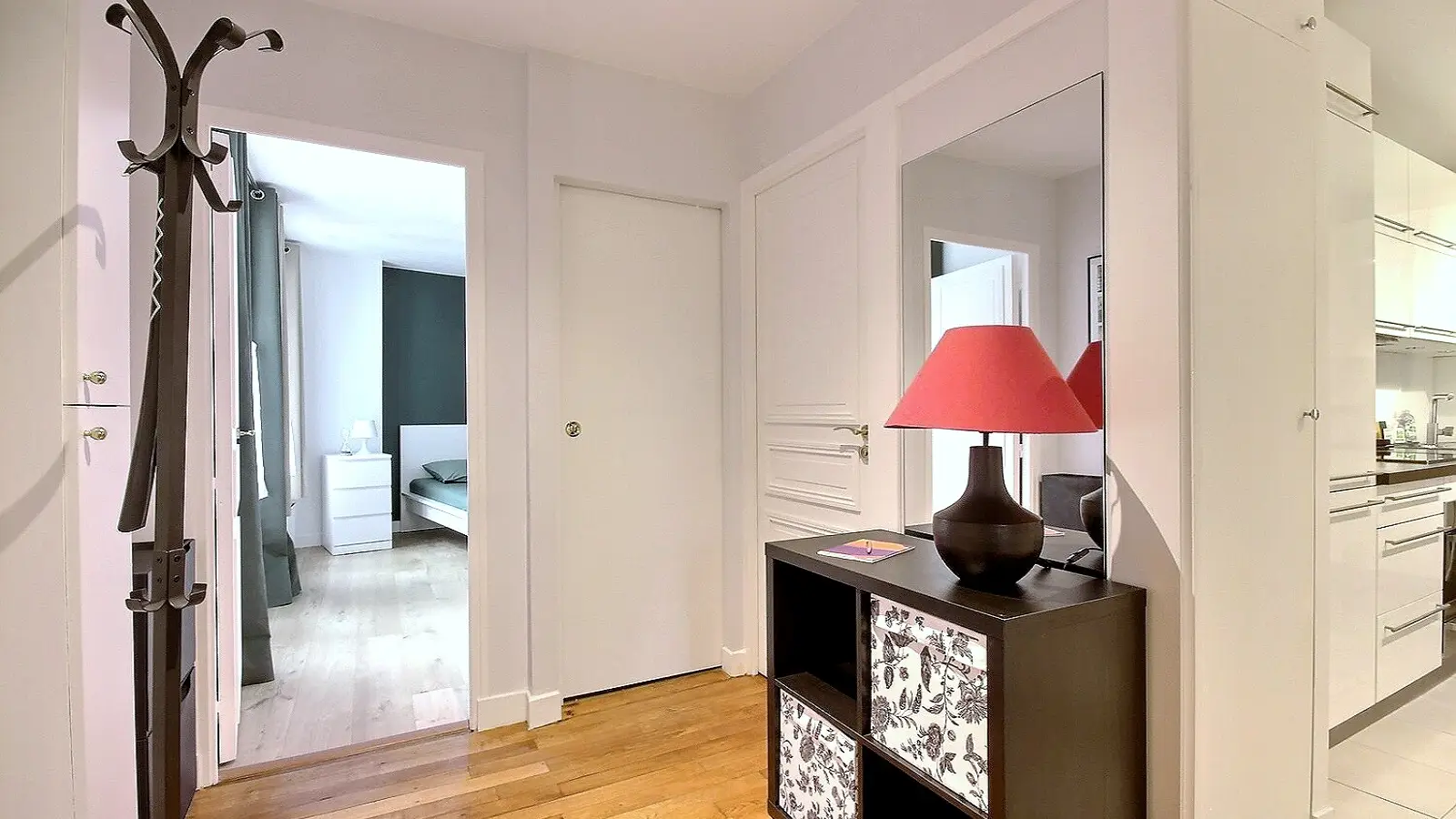 Flat Avenue de Wagram in Paris