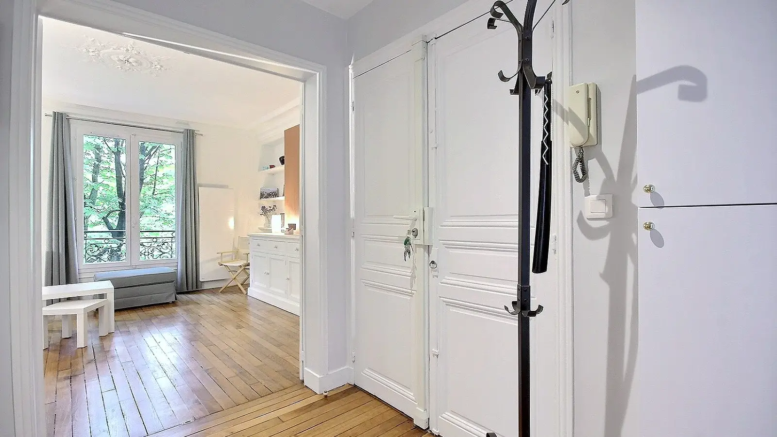 Flat Avenue de Wagram in Paris