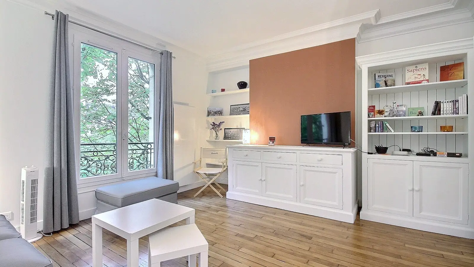 Flat Avenue de Wagram in Paris