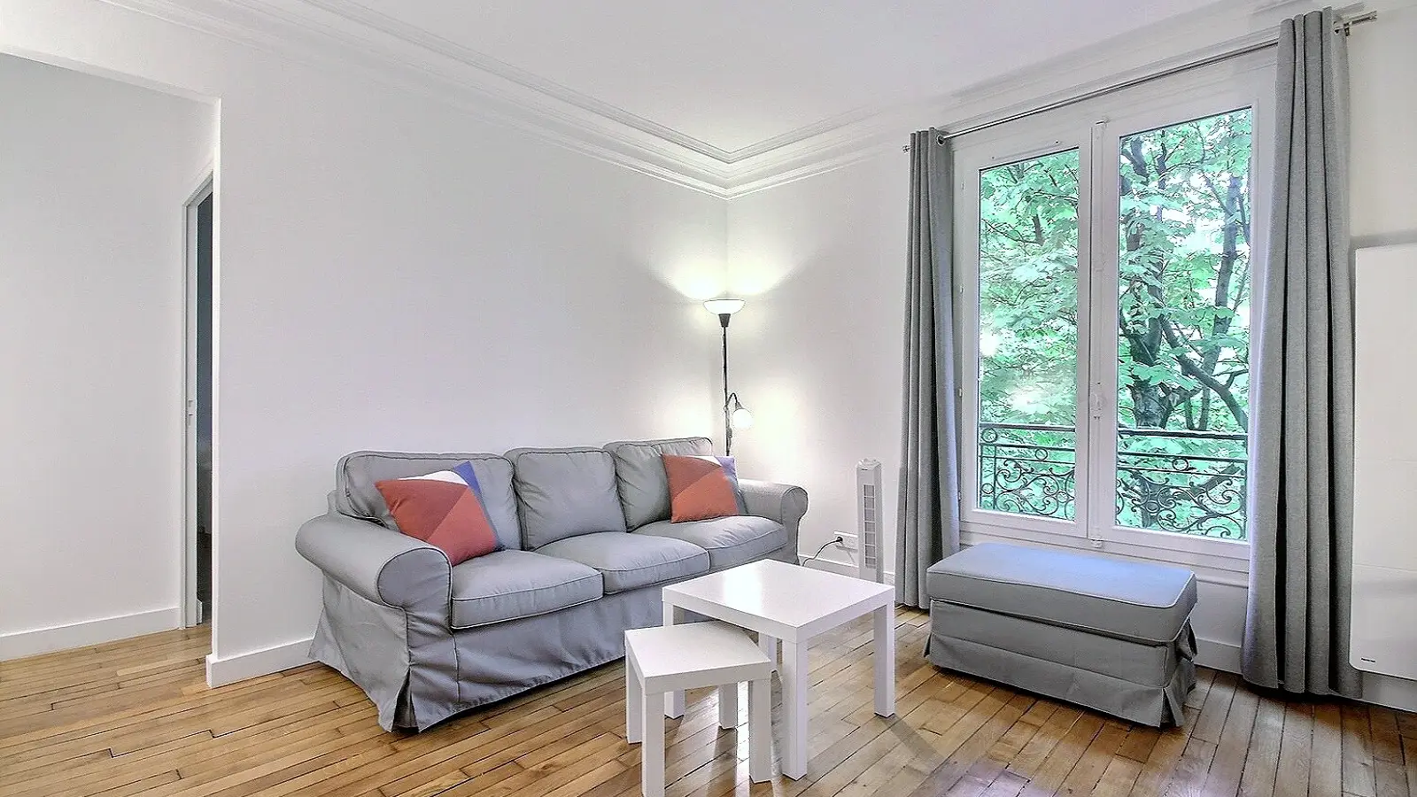 Flat Avenue de Wagram in Paris