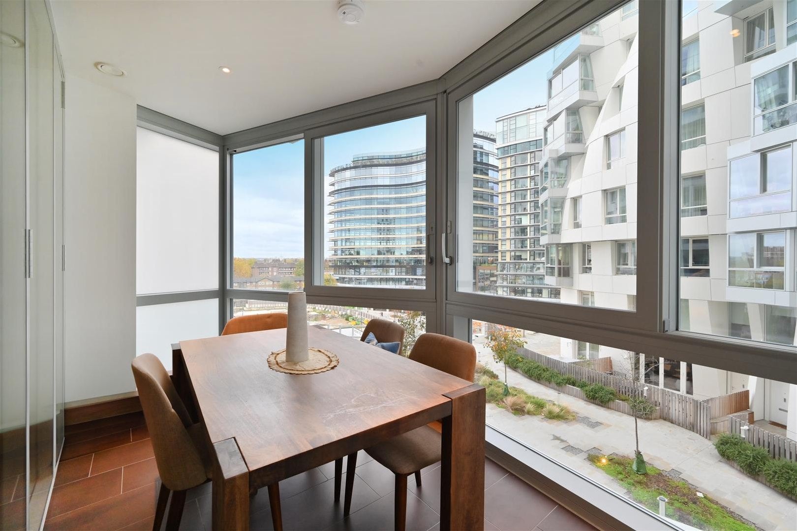 Flat Prospect Way in Greater London