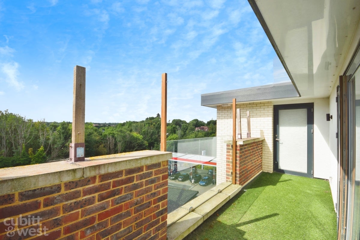 Flat Connersville Way in Greater London