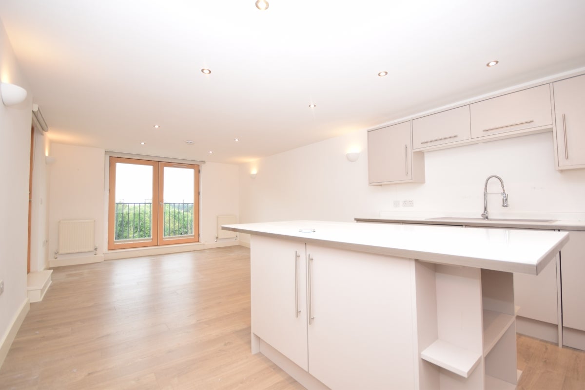 Flat Connersville Way in Greater London