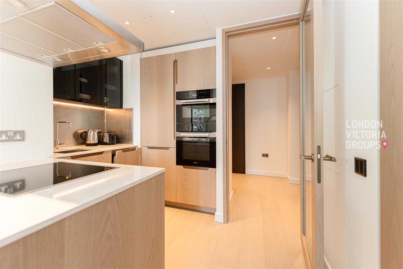 Flat Nine Elms Lane in Greater London