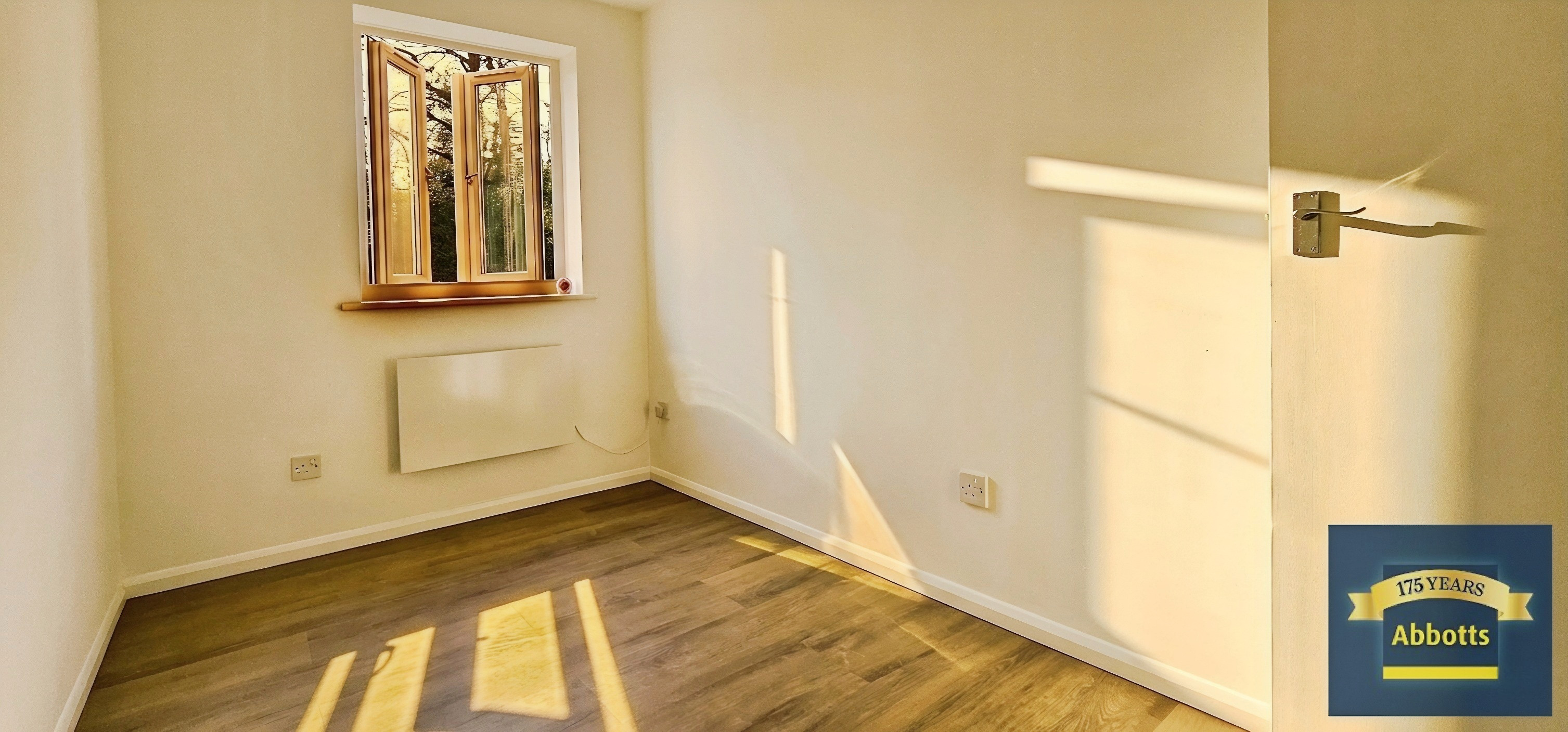 Flat Nicholsons Grove in Colchester