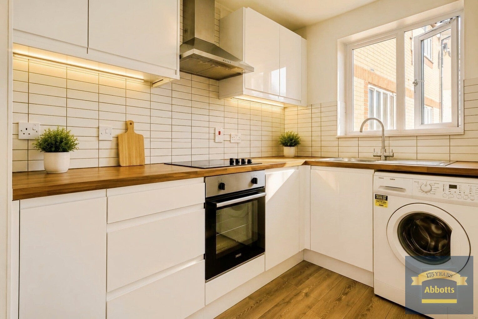 Flat Nicholsons Grove in Colchester