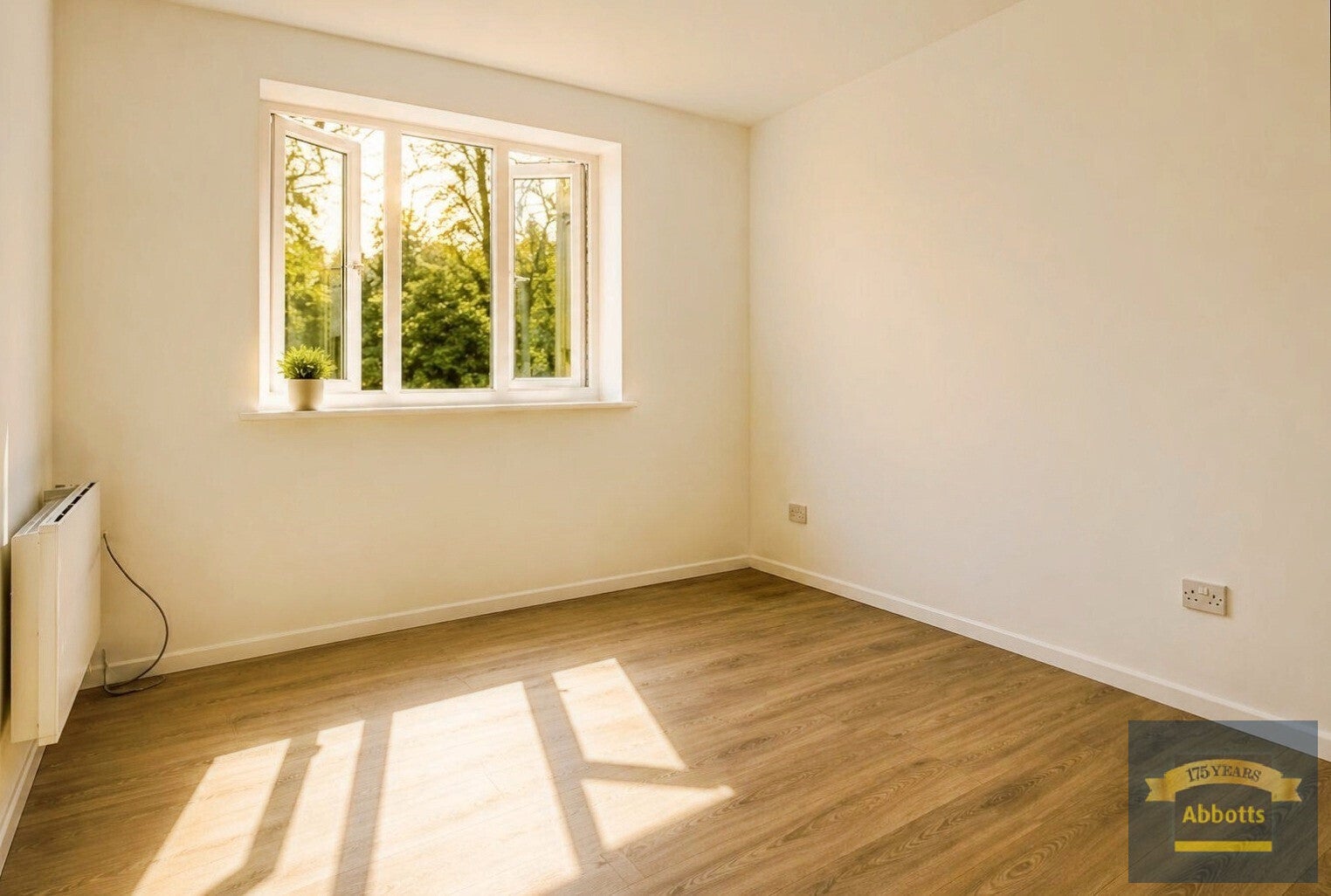 Flat Nicholsons Grove in Colchester